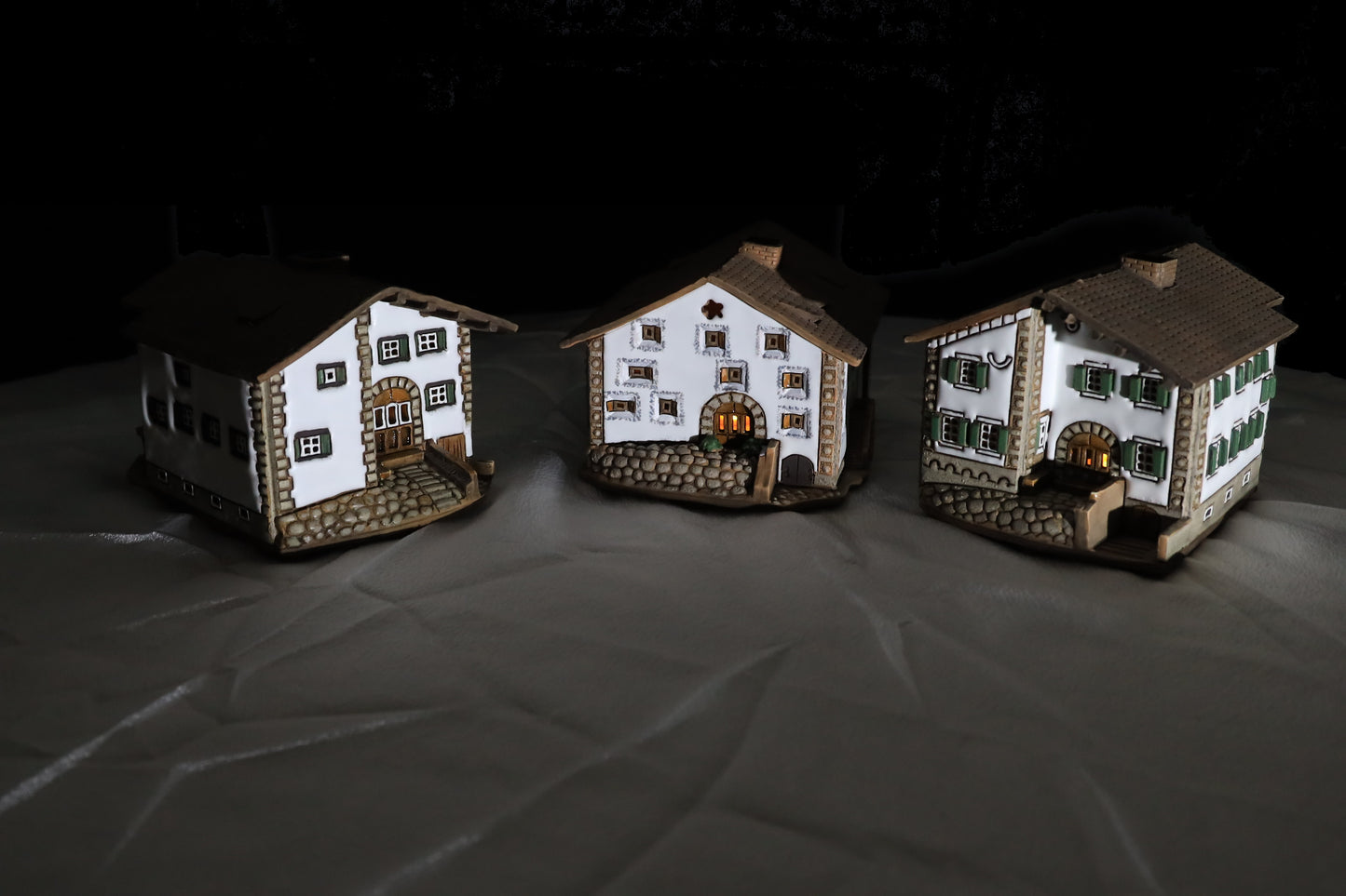 Engadiner Haus "Chesa Ladina" Keramik-Teelichthaus