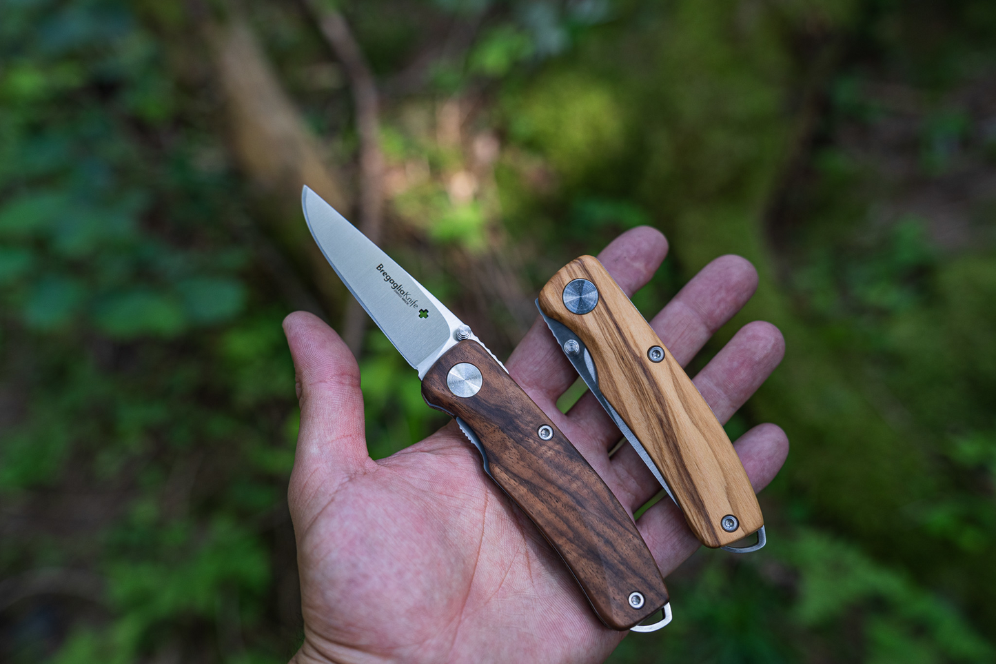Folding outdoor knife olives