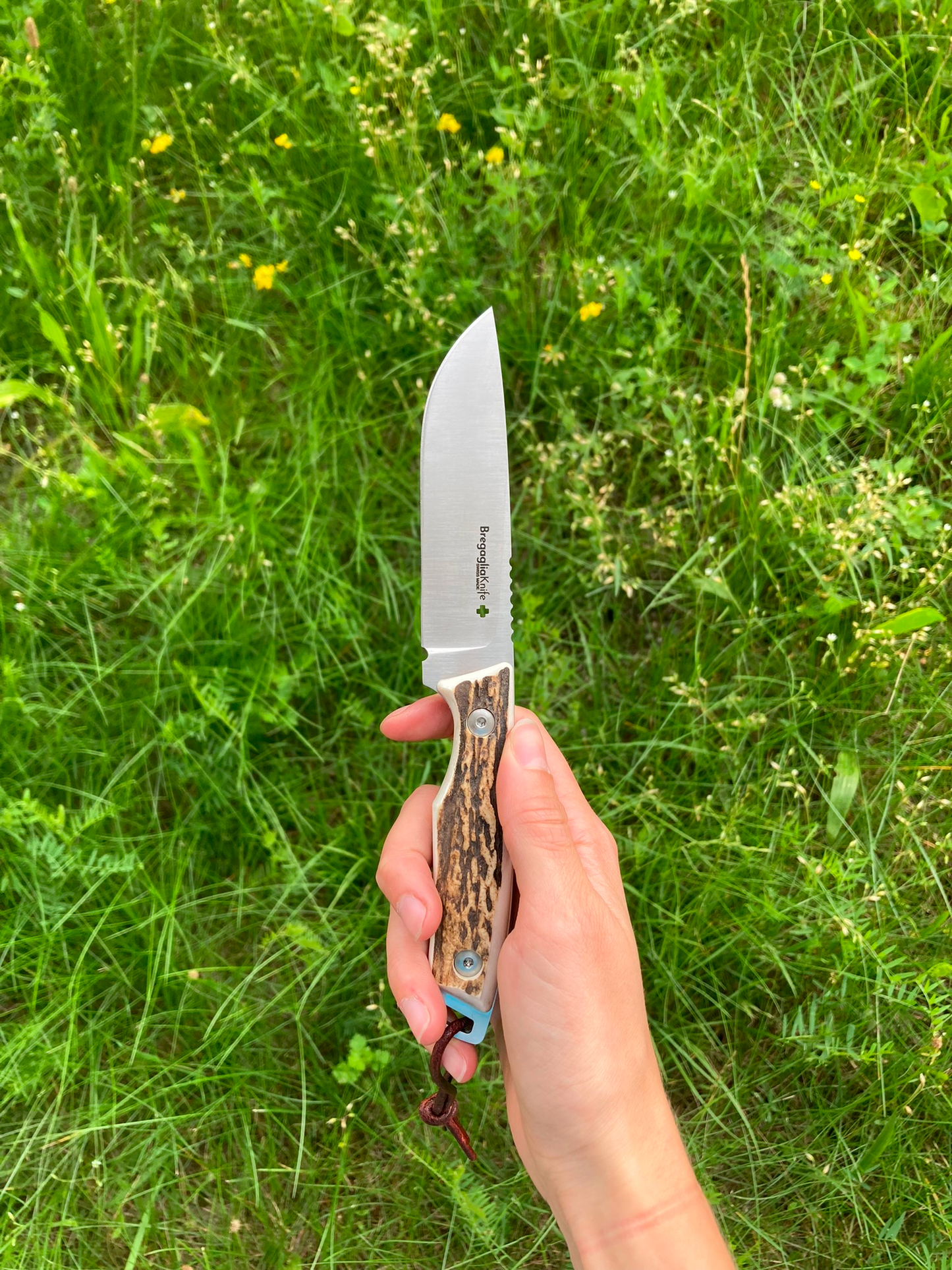 Outdoor knife with full-tang antler blade