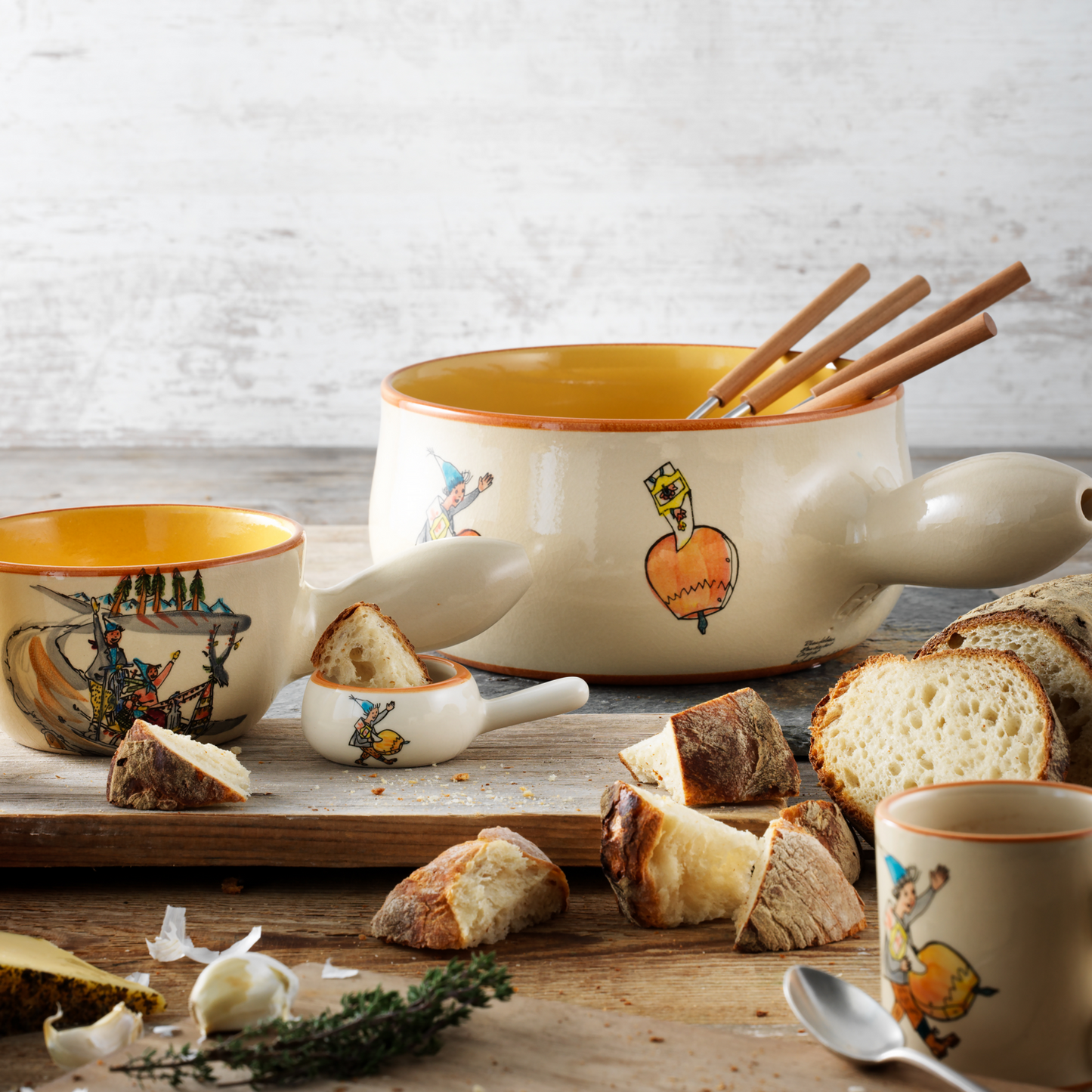 Children's plate Ursli sleeps on a bell high rim ceramic