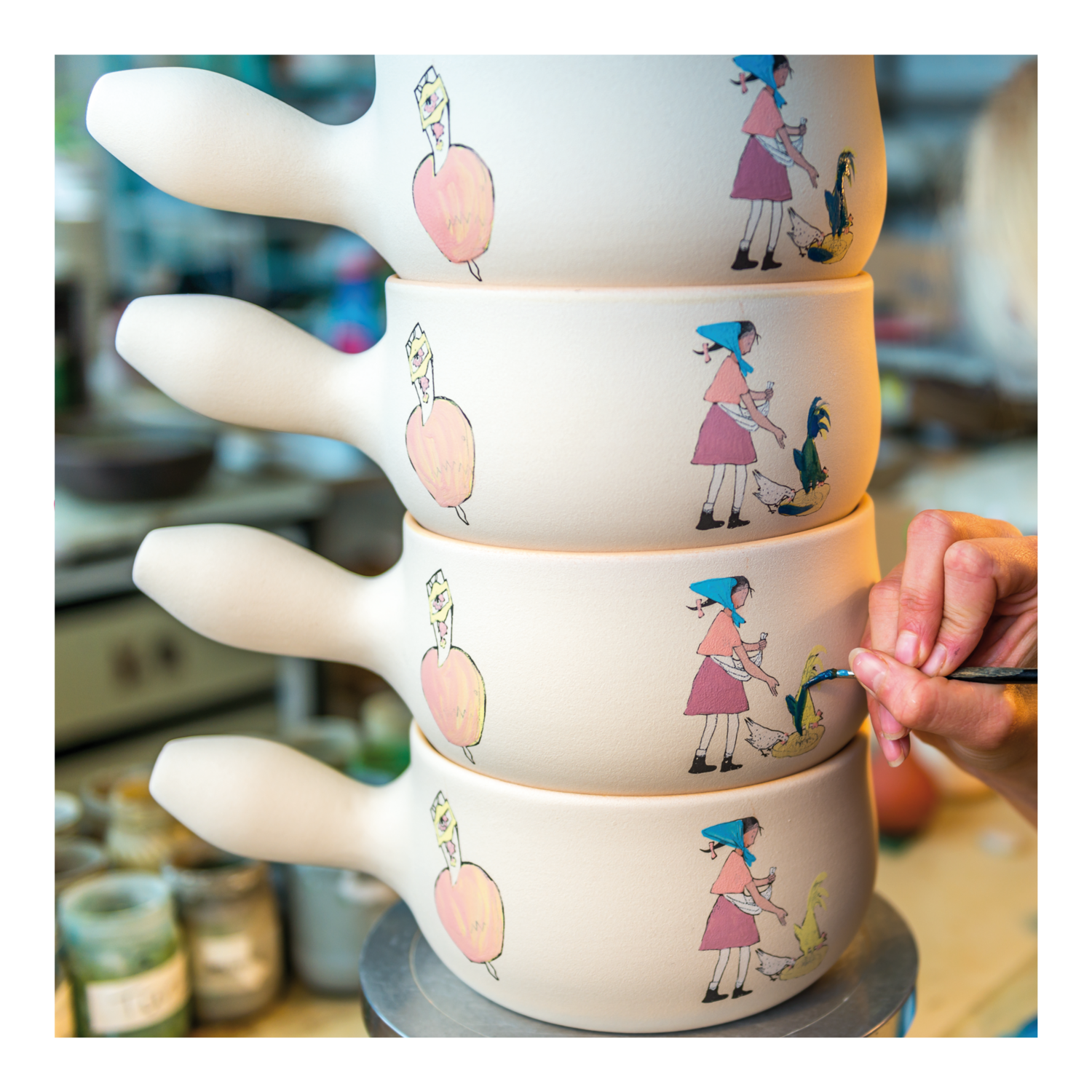 Fondue Caquelon Schellen-Ursli mit Glocke handbemalt