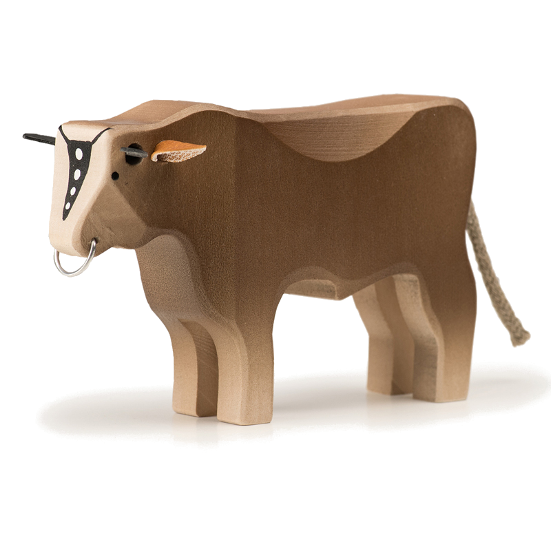 Toro in piedi, animale di legno bruno svizzero