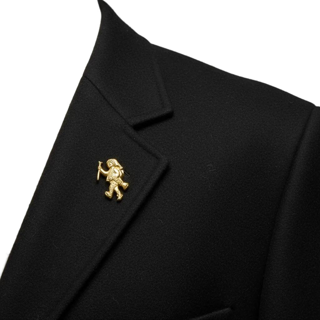 Chalandamarzknabe Pin Urs Engadin vergoldet aufJacke