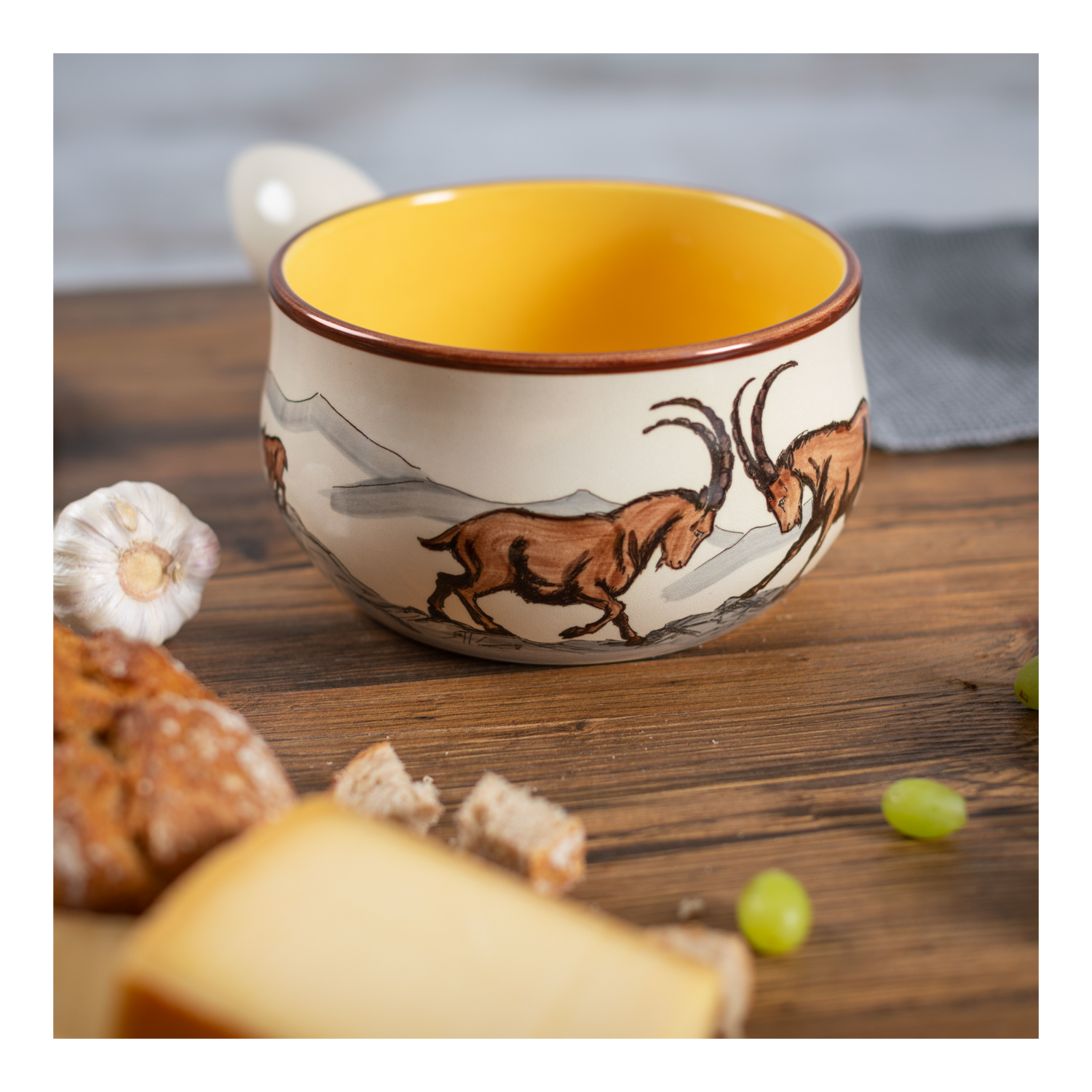 Käsefondue Caquelon mit Steinbockmotiven aus Keramik
