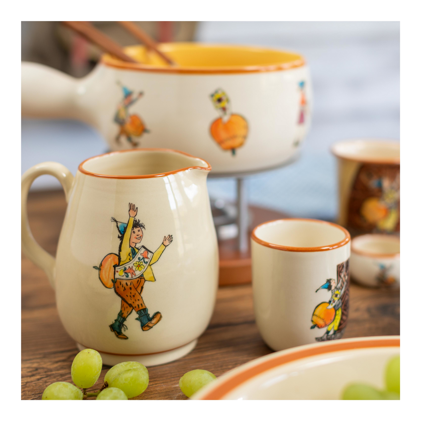 Henkeltasse Ursli am Tisch /Keramik
